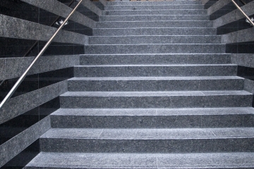 stopnie kamienne